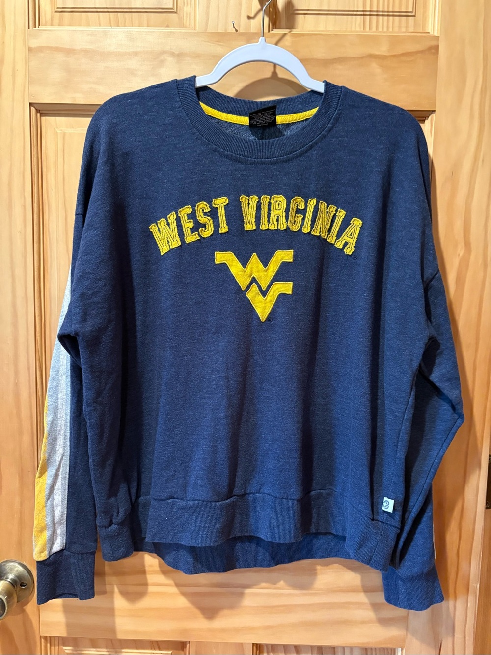 Colosseum Women's Heathered Navy/yellow Crewneck sweatshirt M